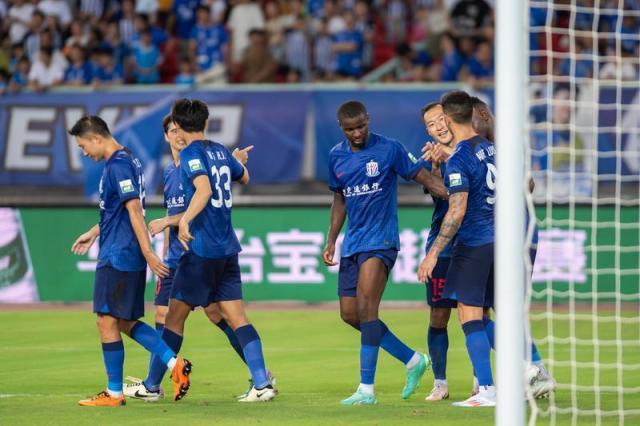 【中超】特谢拉远射吴曦绝杀 申花2比1逆转河南登顶